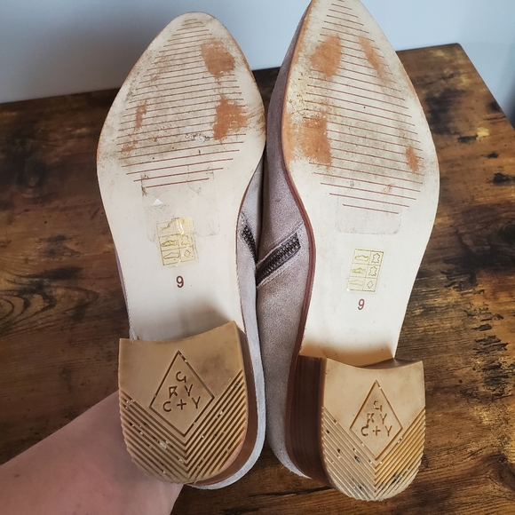 Grey City Suede Western Style Booties - Picture 5 of 6